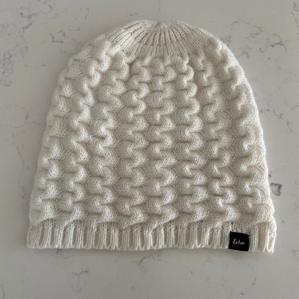 Echo Neutral Zig Zag Pattern 100% Acrylic Knit Beanie Hat Cream/Off White NWOT